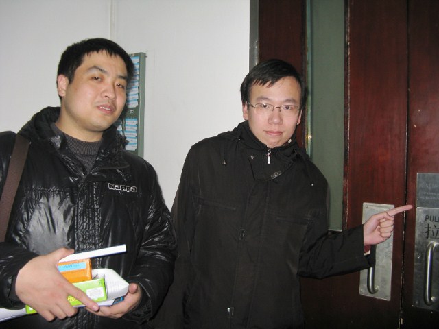 困在了防火门外